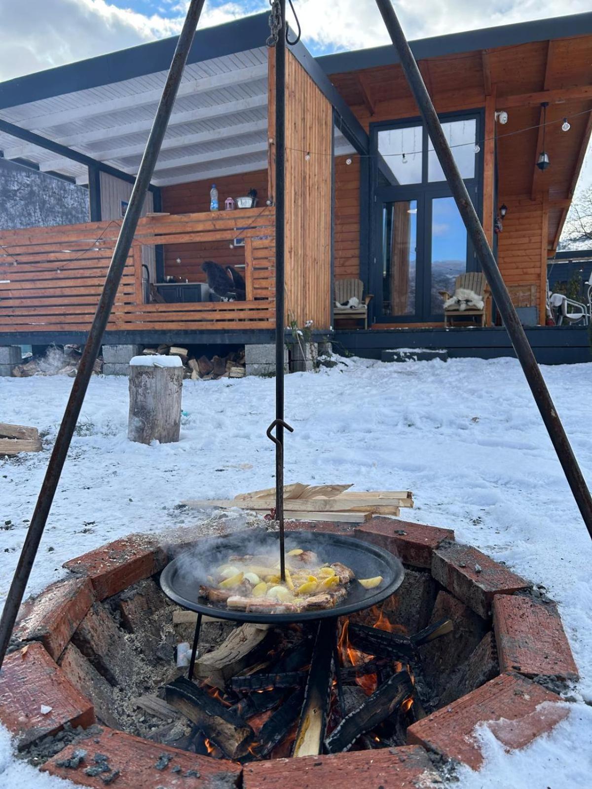 Casuta De Sub Stanca Apuseni,hot Tub Inclus Hébergement de vacances *