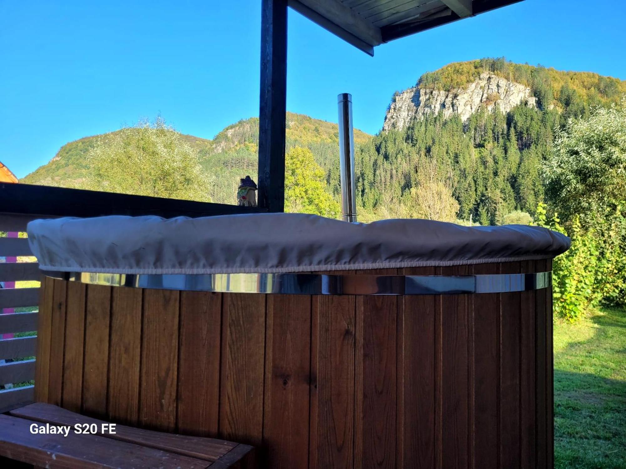 Hébergement de vacances Casuta De Sub Stanca Apuseni,hot Tub Inclus