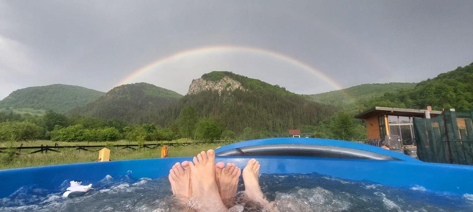 Casuta De Sub Stanca Apuseni,hot Tub Inclus Hébergement de vacances Birzesti